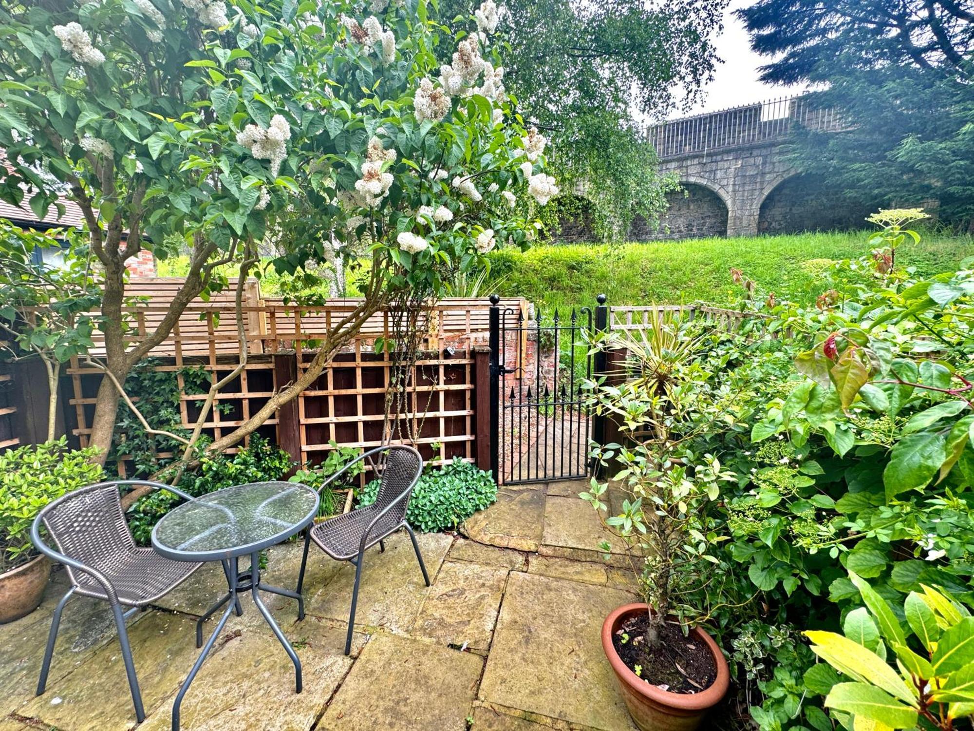 Cherry Blossom Cottage York Buitenkant foto
